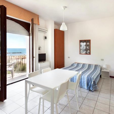 Aparthotel Il Lauro San Benedetto del Tronto Exterior foto