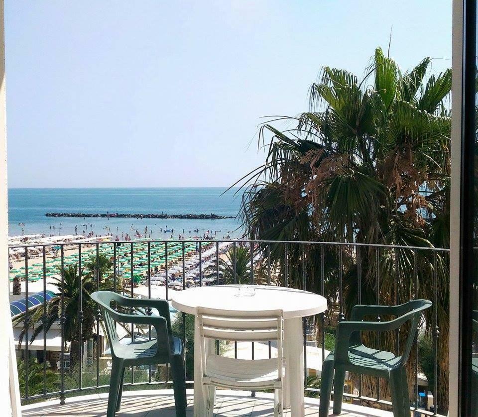 Aparthotel Il Lauro San Benedetto del Tronto Exterior foto